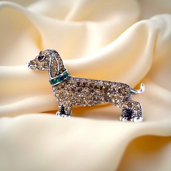 Sweet Silver and Green Dachshund Brooch - Picture 1 of 4
